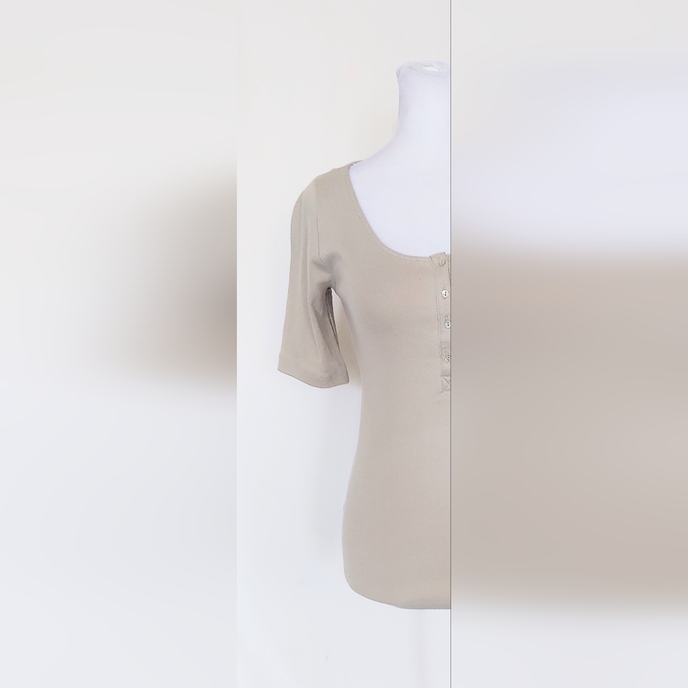 H&M Short Sleeve Scoop Neck Top Taupe Size Small NWT - Picture 2 of 10
